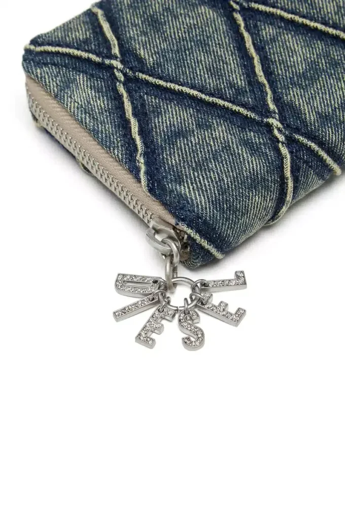 charm-d continental zip l Πορτοφόλι με φερμουάρ από καπιτονέ τζιν Argyle charm-d continental zip l Πορτοφόλι με φερμουάρ από καπιτονέ τζιν Argyle