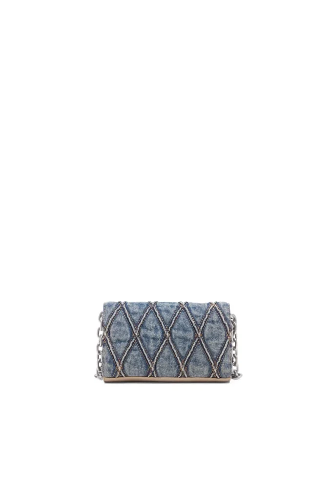 charm-d wallet strap Πορτοφόλι σε καπιτονέ τζιν με σχέδιο argyle charm-d wallet strap Πορτοφόλι σε καπιτονέ τζιν με σχέδιο argyle