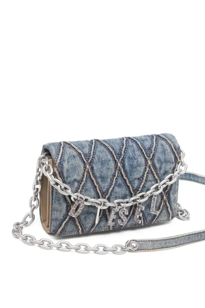 charm-d wallet strap Πορτοφόλι σε καπιτονέ τζιν με σχέδιο argyle charm-d wallet strap Πορτοφόλι σε καπιτονέ τζιν με σχέδιο argyle