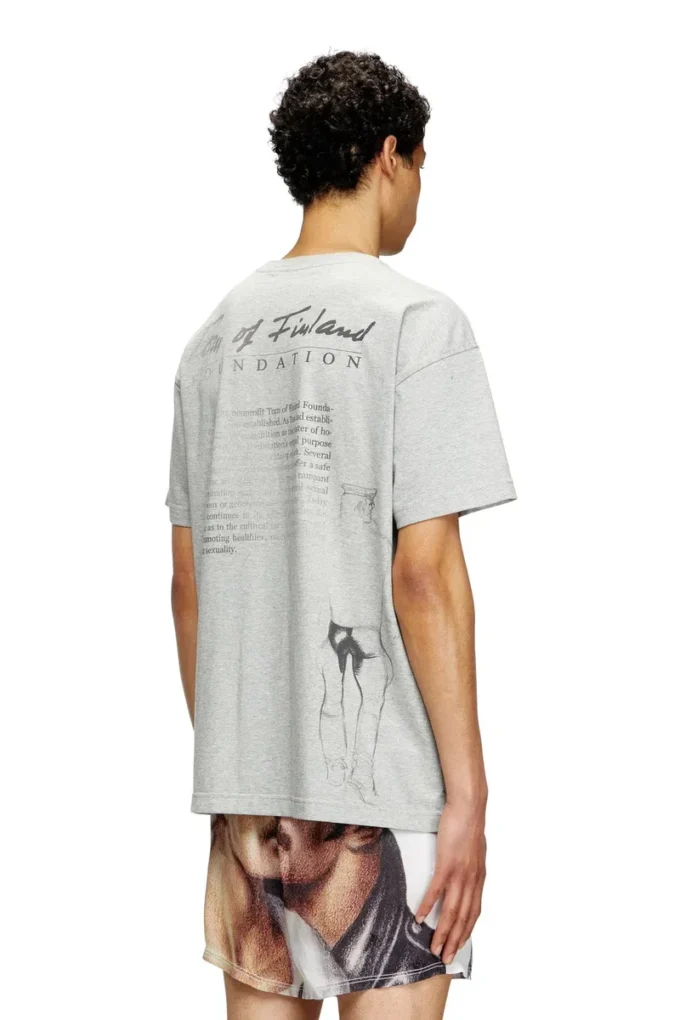 pr-t-norm-tom25 T-shirt με γραφικό τύπωμα