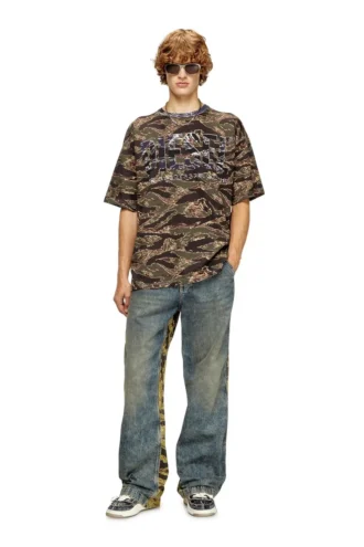 t-boxt-t22 Camo T-shirt με λογότυπο καμουφλάζ