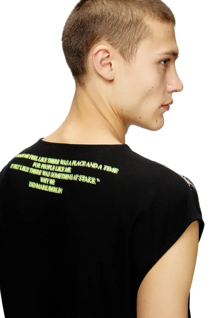 t-isak-a Αμάνικο T-shirt με τυπωμένους στίχους